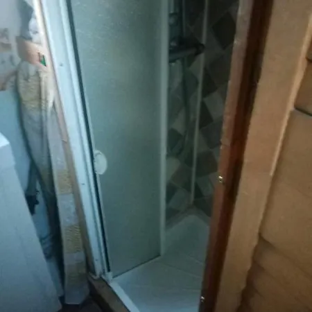 Botel Cosy, Secluded Narrow Boat Airton