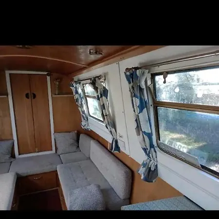 Cosy, Secluded Narrow Boat Airton