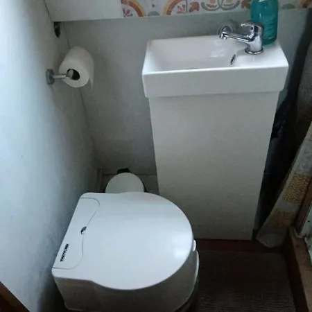 Botel Cosy, Secluded Narrow Boat