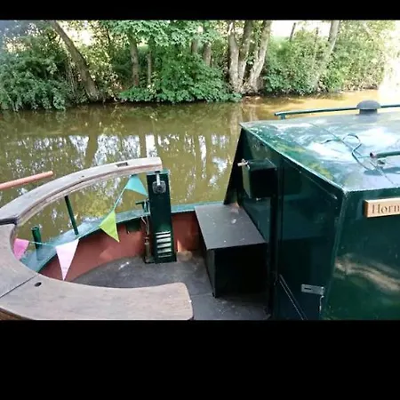 Cosy, Secluded Narrow Boat Botel Airton