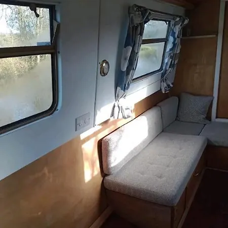 Hotel en barco Cosy, Secluded Narrow Boat *