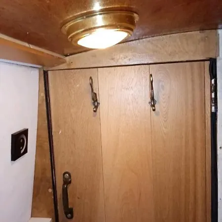Cosy, Secluded Narrow Boat Hotel en barco
