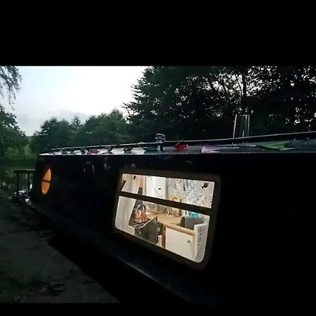 Cosy, Secluded Narrow Boat 船屋 *