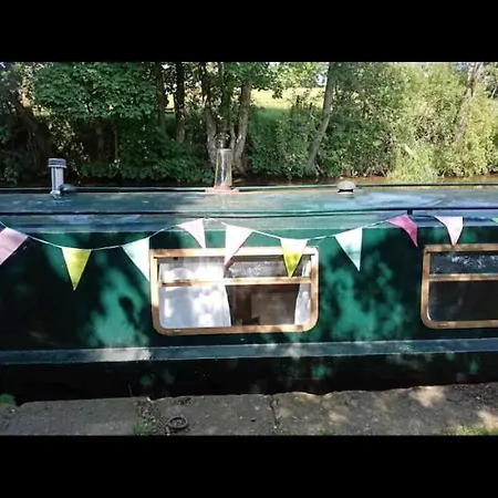 Cosy, Secluded Narrow Boat *