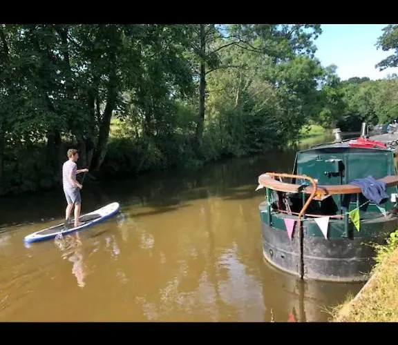 Botel Cosy, Secluded Narrow Boat