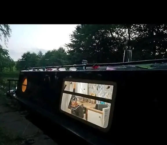 Cosy, Secluded Narrow Boat Botel *