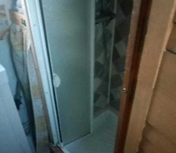 Botel Cosy, Secluded Narrow Boat Airton