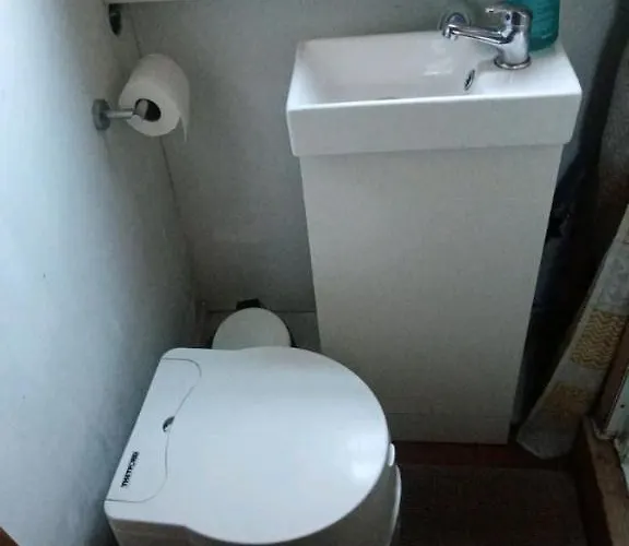 Botel Cosy, Secluded Narrow Boat