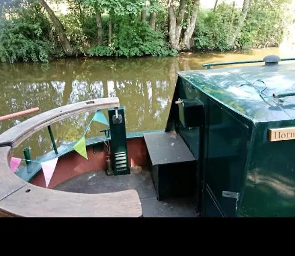 Cosy, Secluded Narrow Boat Botel Airton