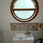 Cosy, Secluded Narrow Boat * Airton